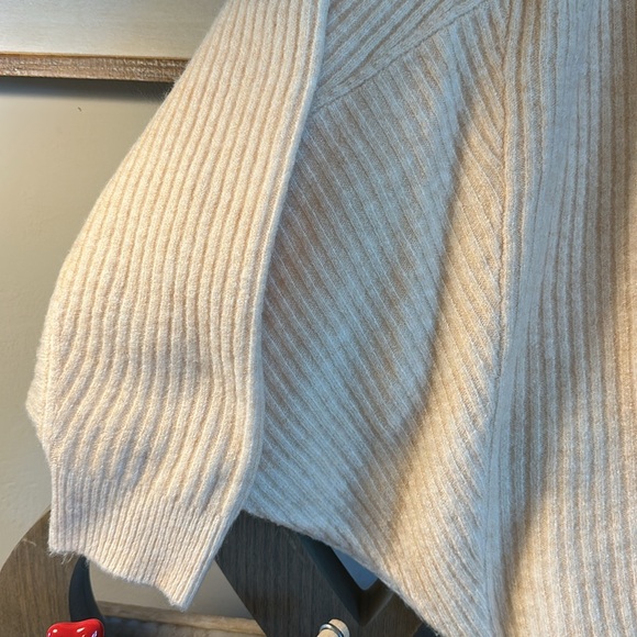 Lilly Pulitzer Arienza Sweater 🍨 - Picture 4 of 12